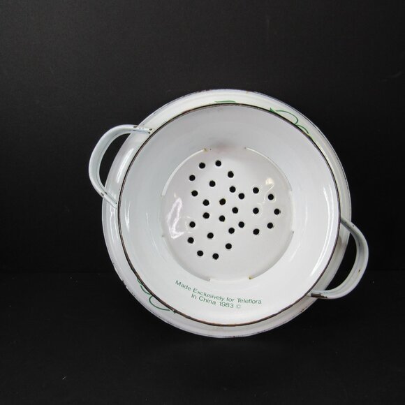 1983 Teleflora White Painted Metal Collander with Strawberry Design 4"X8" - Picture 7 of 8
